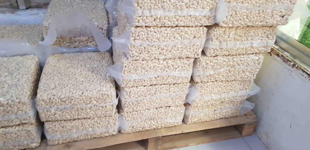 Cashew Kernels W240 — Vacuum Packed Bulk